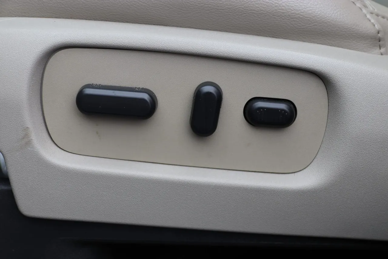 2015 Ford Explorer — photo 12 of 34