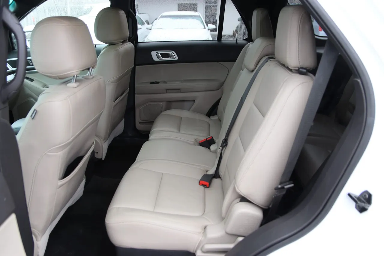 2015 Ford Explorer — photo 14 of 34