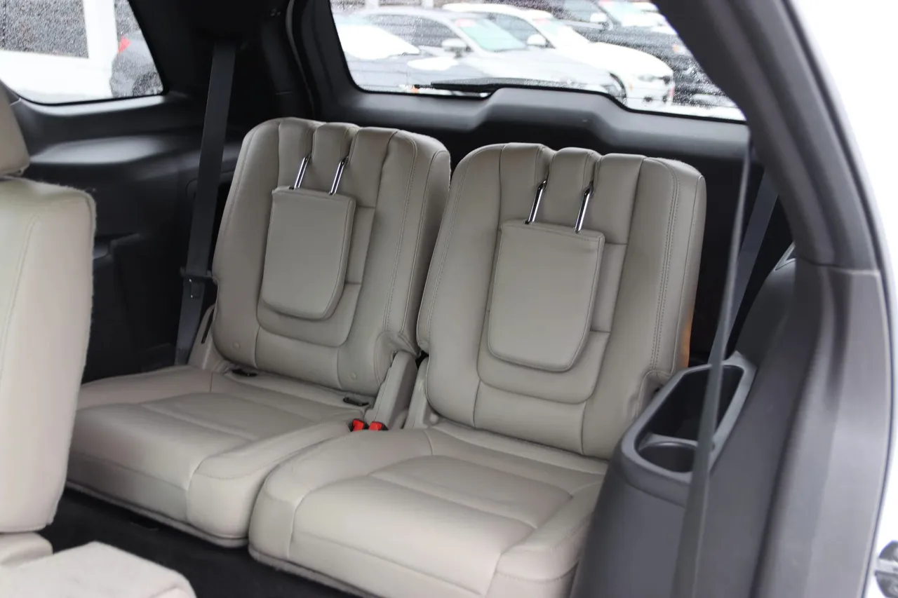 2015 Ford Explorer — photo 15 of 34