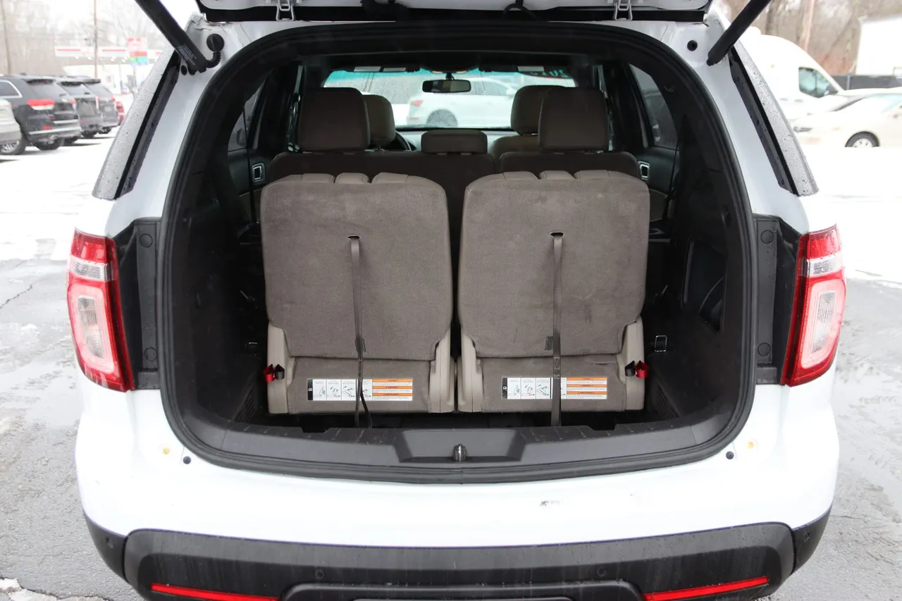 2015 Ford Explorer — photo 16 of 34