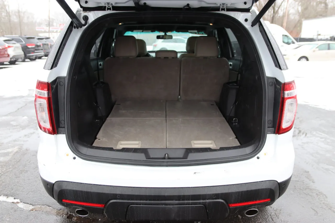 2015 Ford Explorer — photo 17 of 34