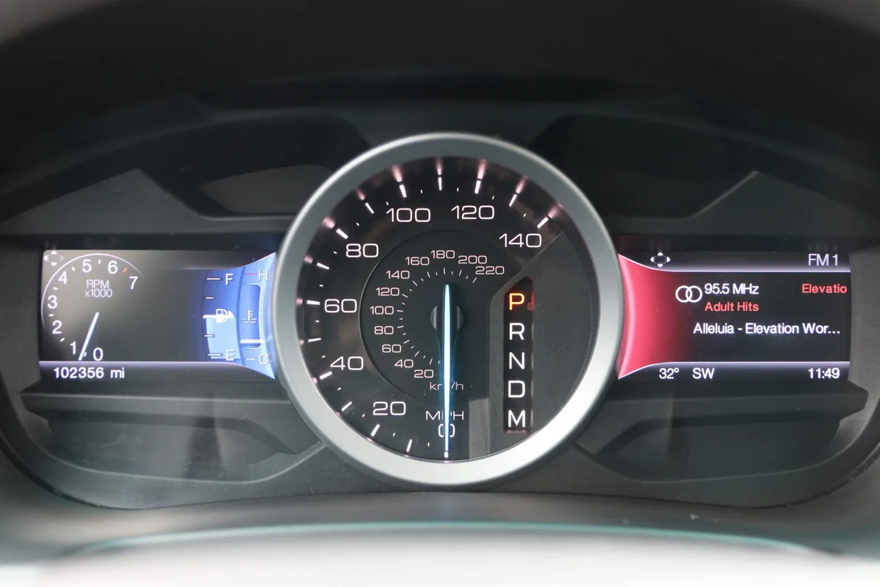 2015 Ford Explorer — photo 20 of 34