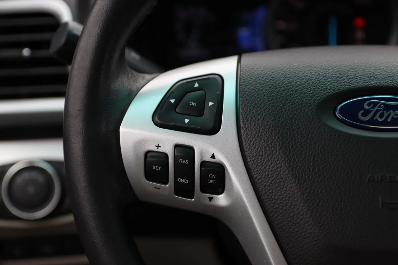 2015 Ford Explorer — photo 22 of 34