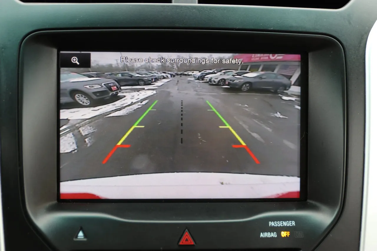 2015 Ford Explorer — photo 25 of 34
