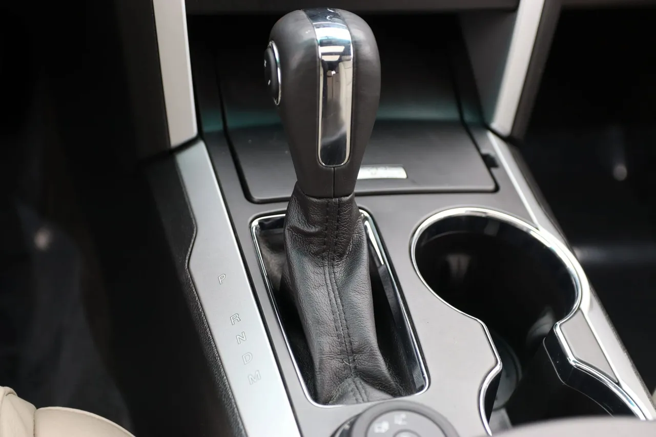 2015 Ford Explorer — photo 26 of 34