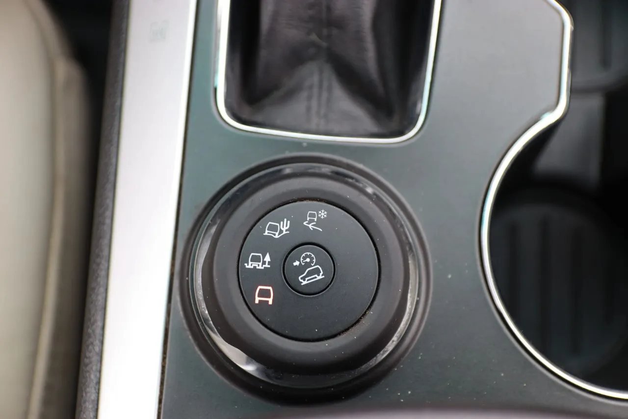 2015 Ford Explorer — photo 27 of 34