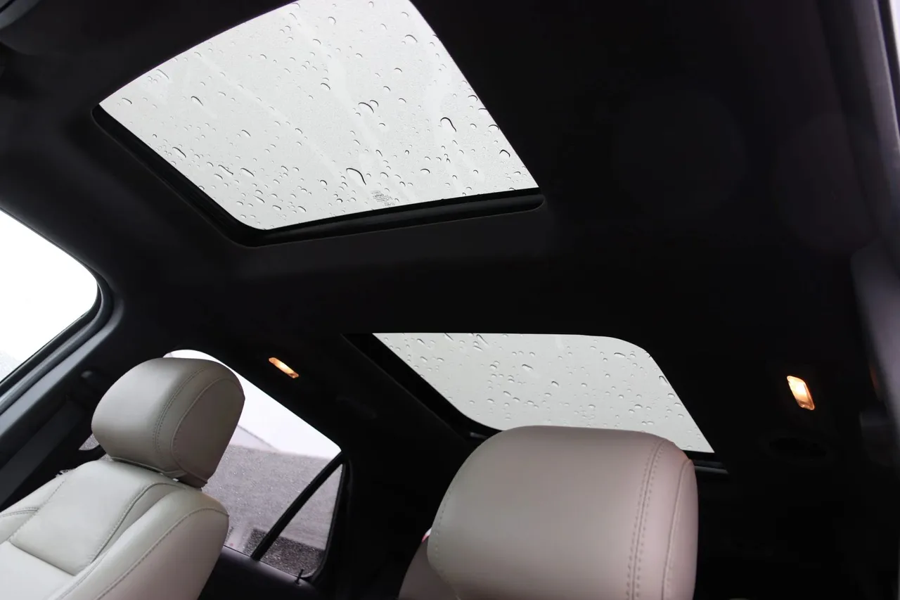 2015 Ford Explorer — photo 28 of 34