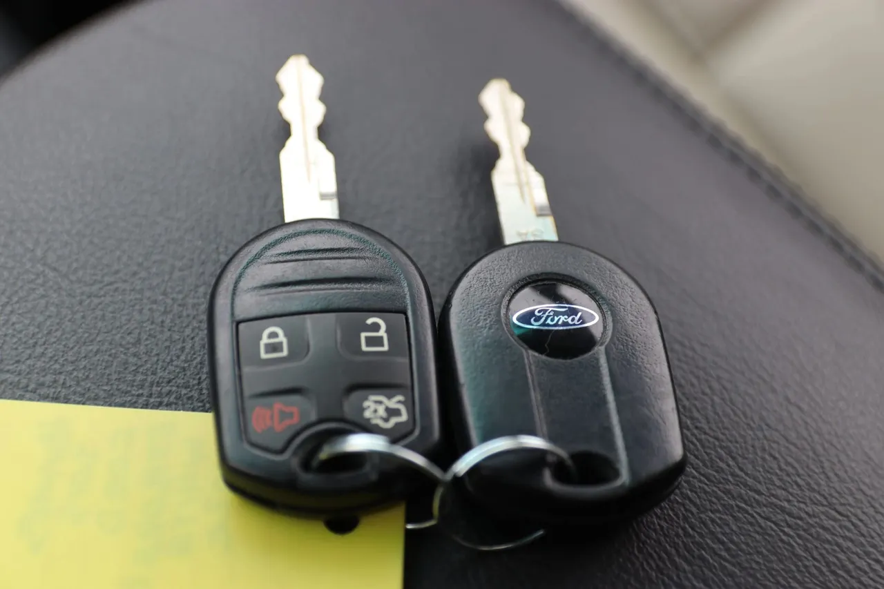 2015 Ford Explorer — photo 33 of 34
