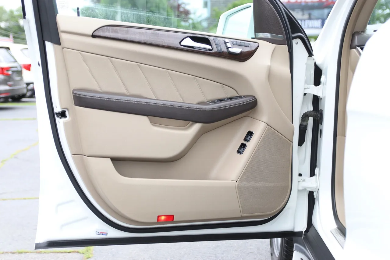 2015 Mercedes-Benz GL-Class — photo 9 of 35