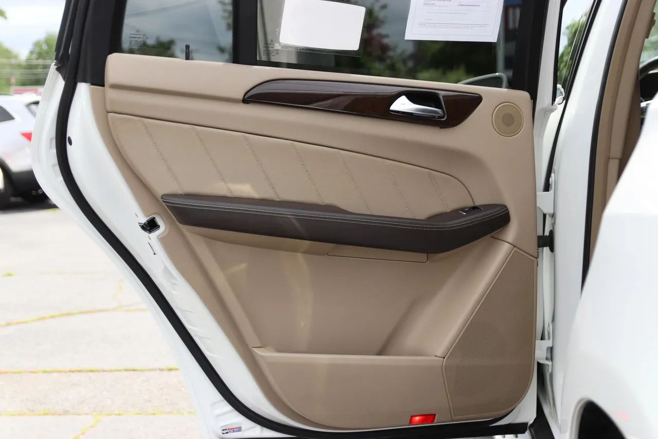 2015 Mercedes-Benz GL-Class — photo 14 of 35