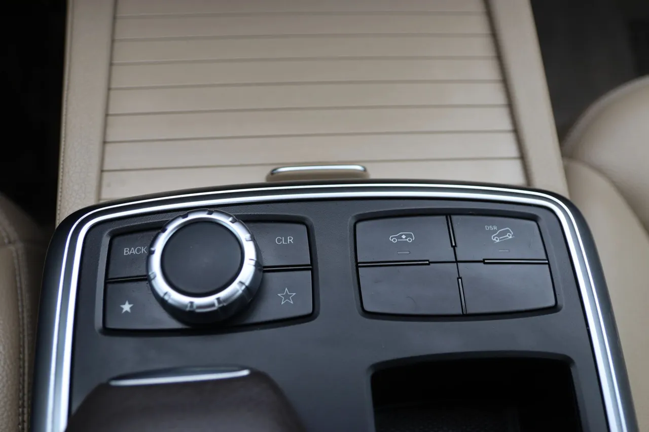 2015 Mercedes-Benz GL-Class — photo 30 of 35