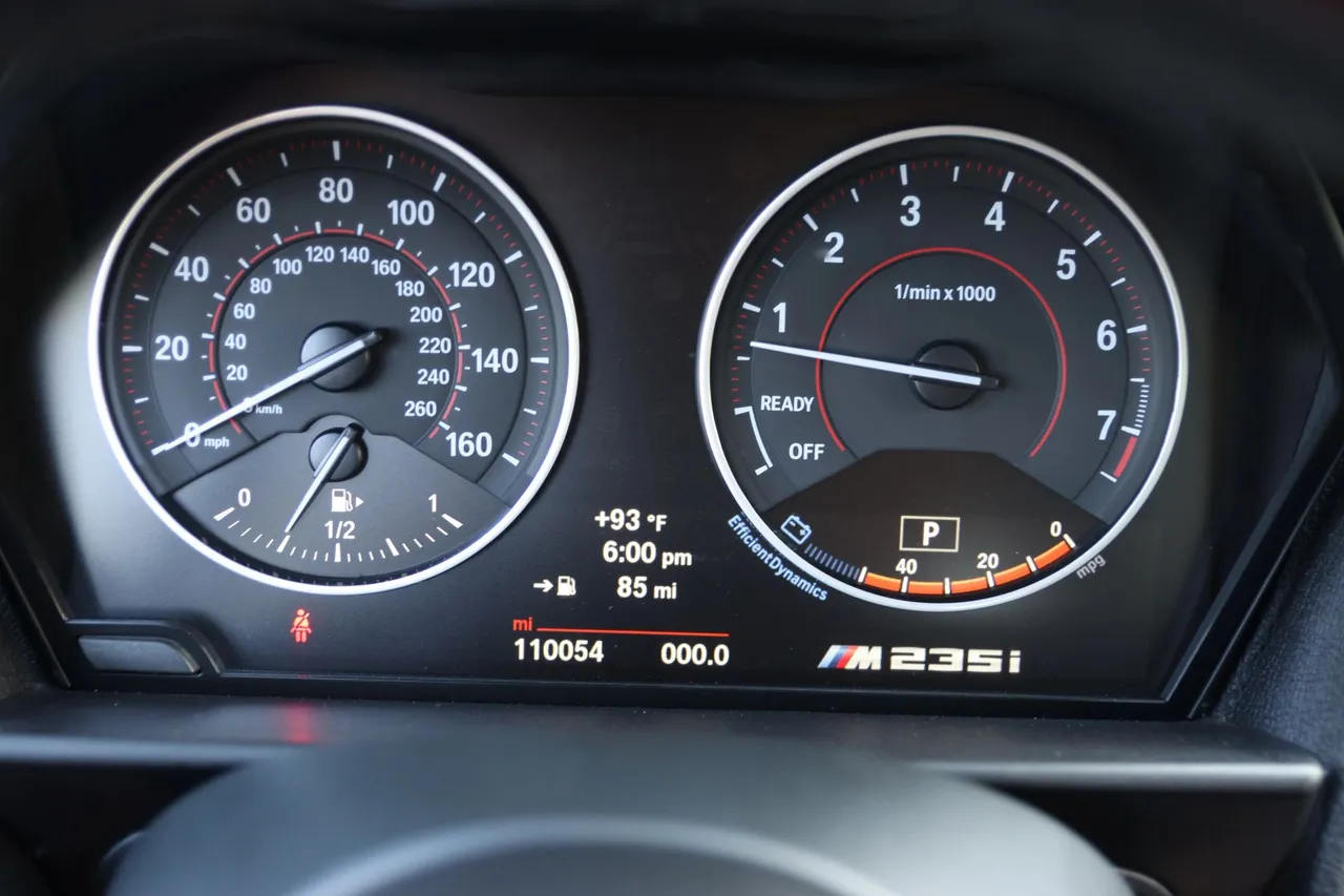 2016 BMW 2 Series — photo 24 of 31