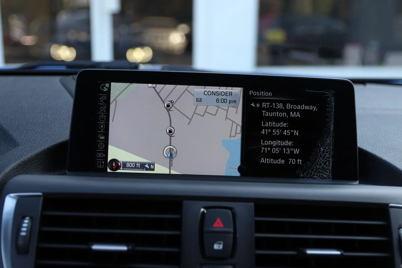 2016 BMW 2 Series — photo 26 of 31