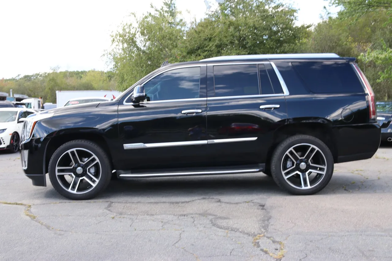 2016 Cadillac Escalade Luxury Sport Utility 4D in Black — photo 4 of 37