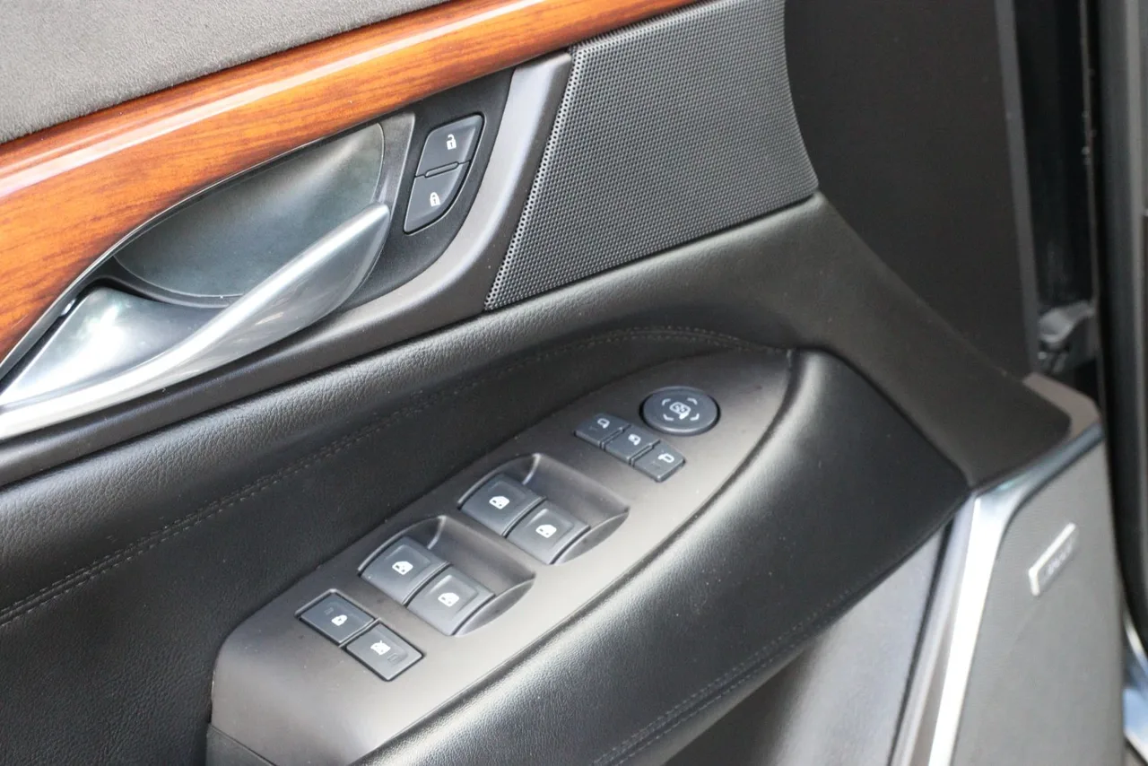 2016 Cadillac Escalade Luxury Sport Utility 4D in Black — photo 16 of 37