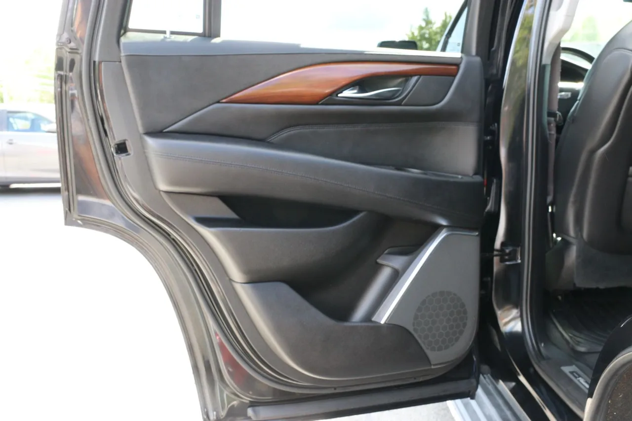 2016 Cadillac Escalade Luxury Sport Utility 4D in Black — photo 33 of 37