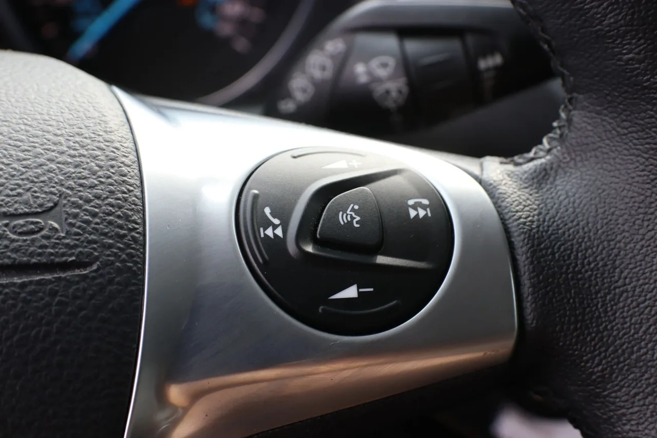 2016 Ford Escape — photo 21 of 33