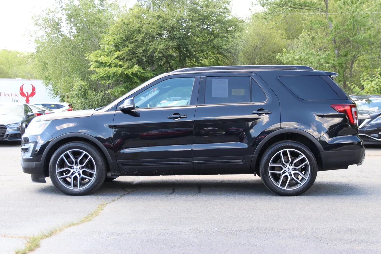 2016 Ford Explorer — photo 2 of 37
