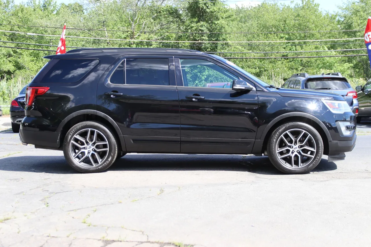 2016 Ford Explorer — photo 6 of 37