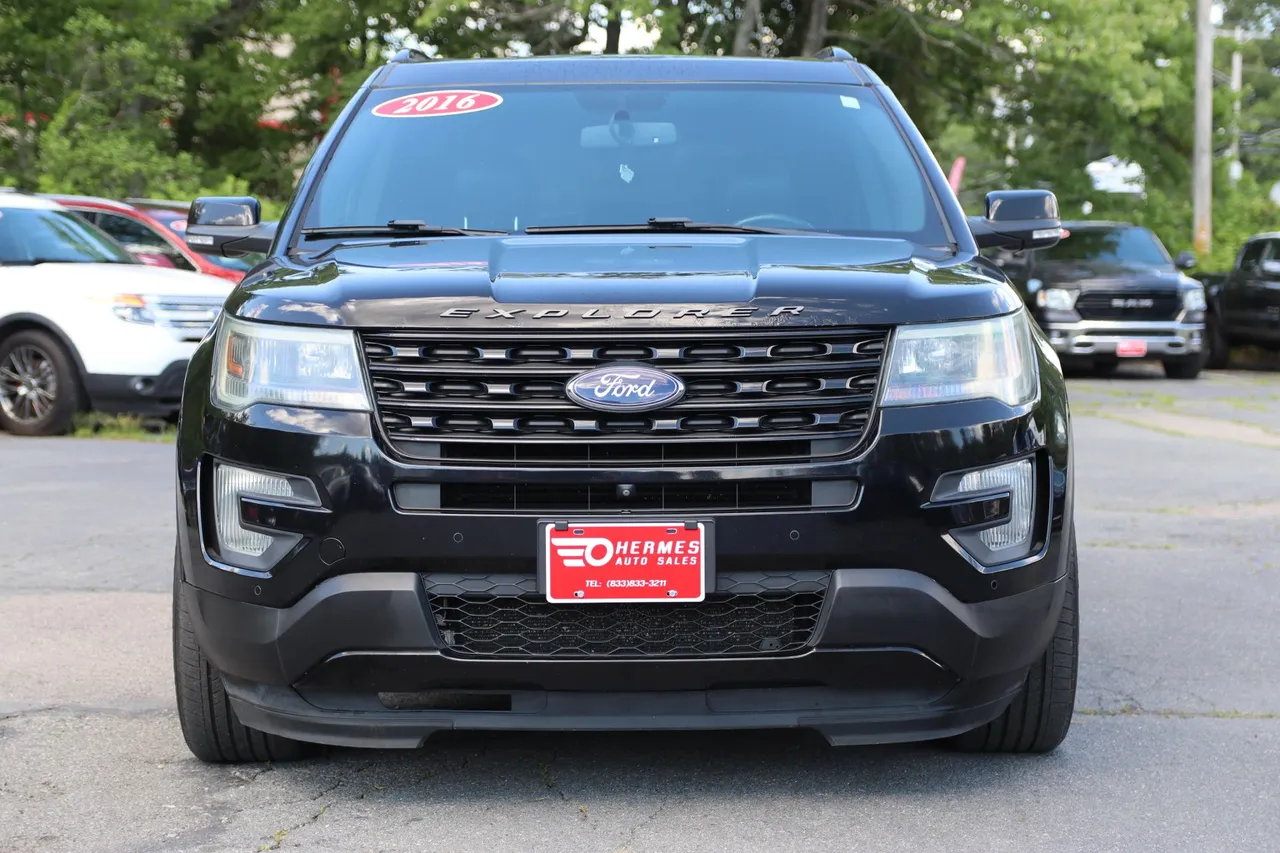 2016 Ford Explorer — photo 8 of 37
