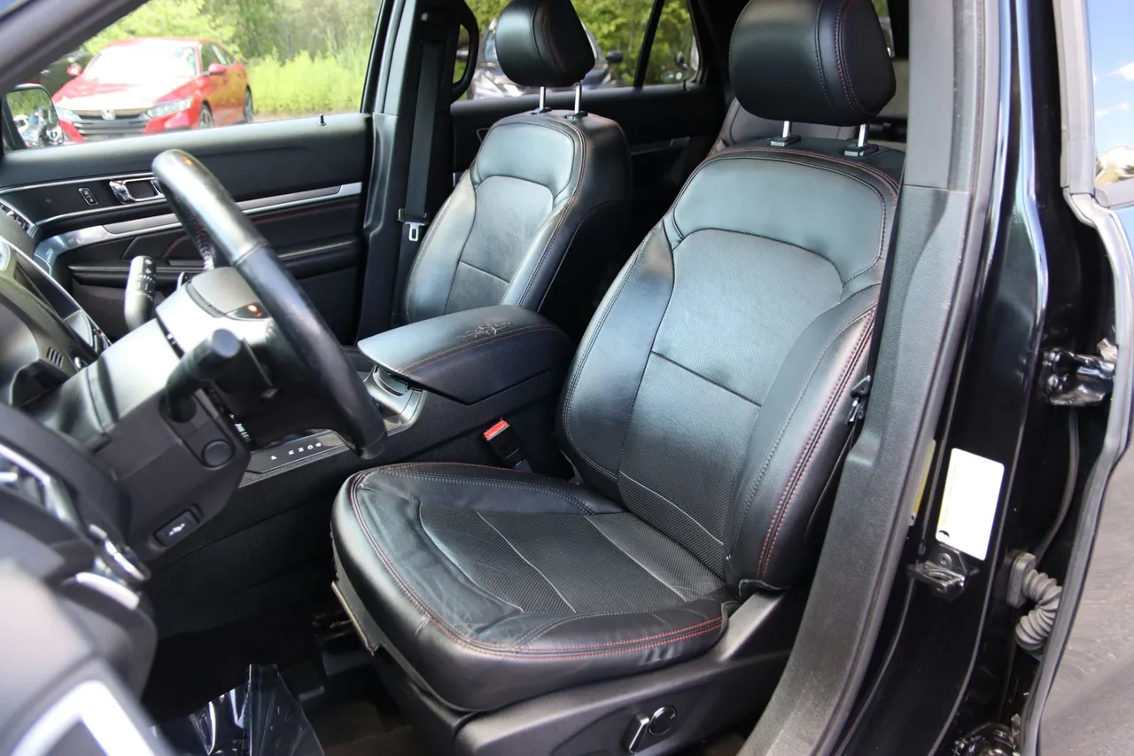 2016 Ford Explorer — photo 10 of 37