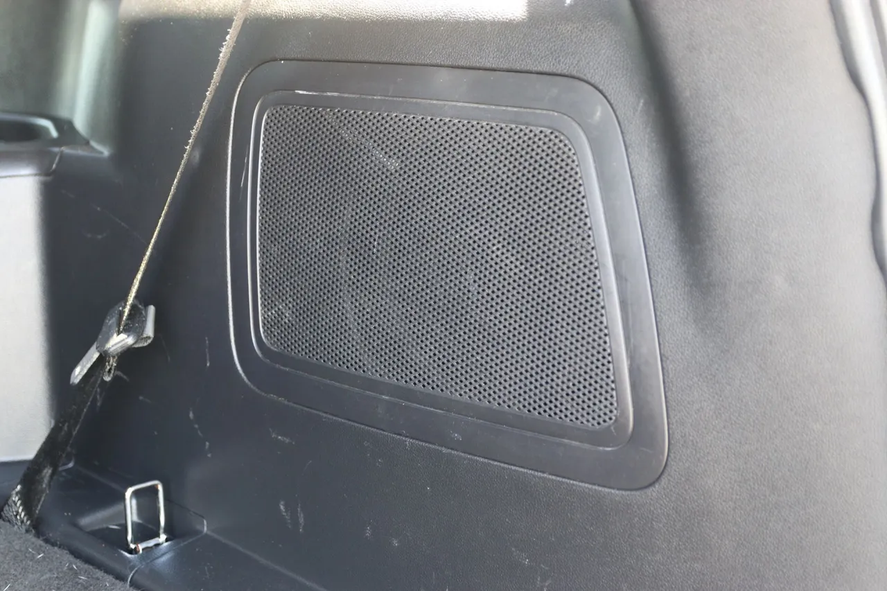 2016 Ford Explorer — photo 14 of 37