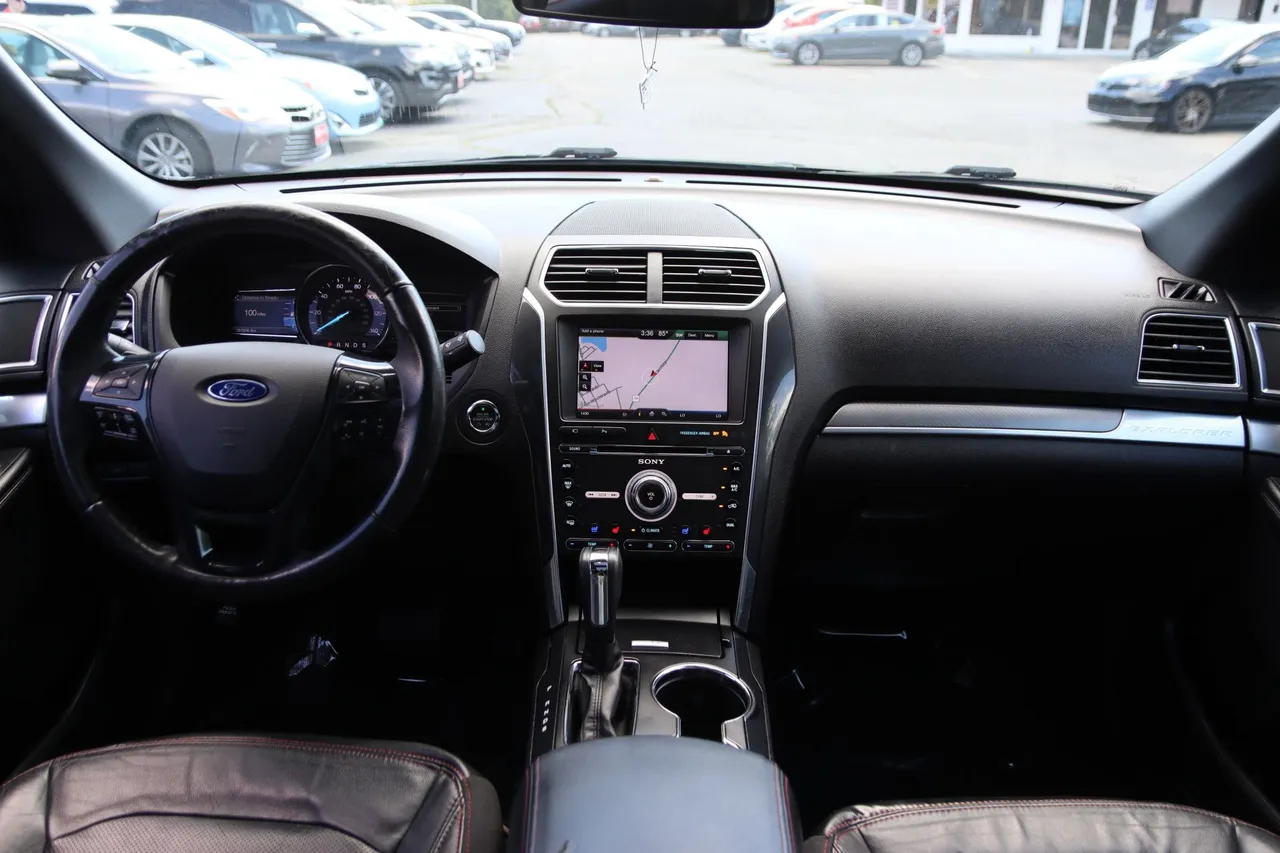 2016 Ford Explorer — photo 15 of 37