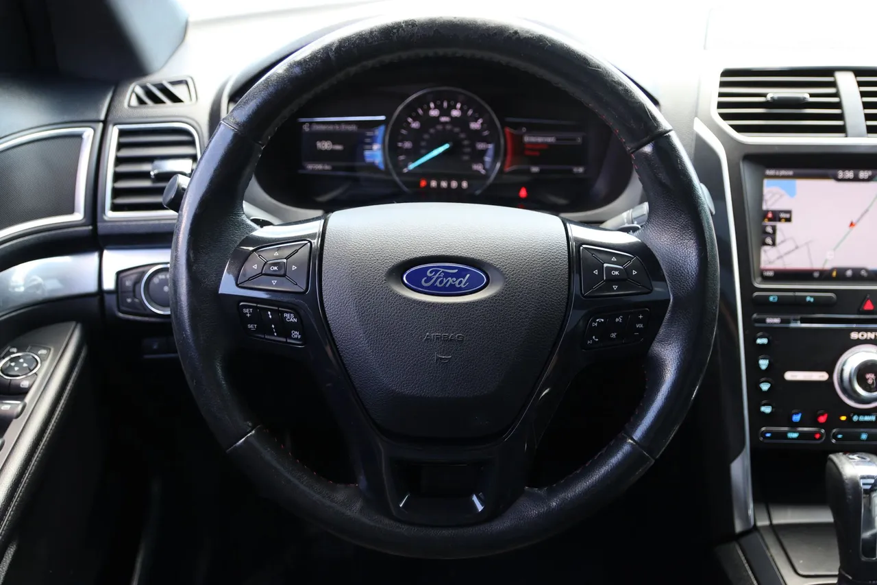 2016 Ford Explorer — photo 16 of 37