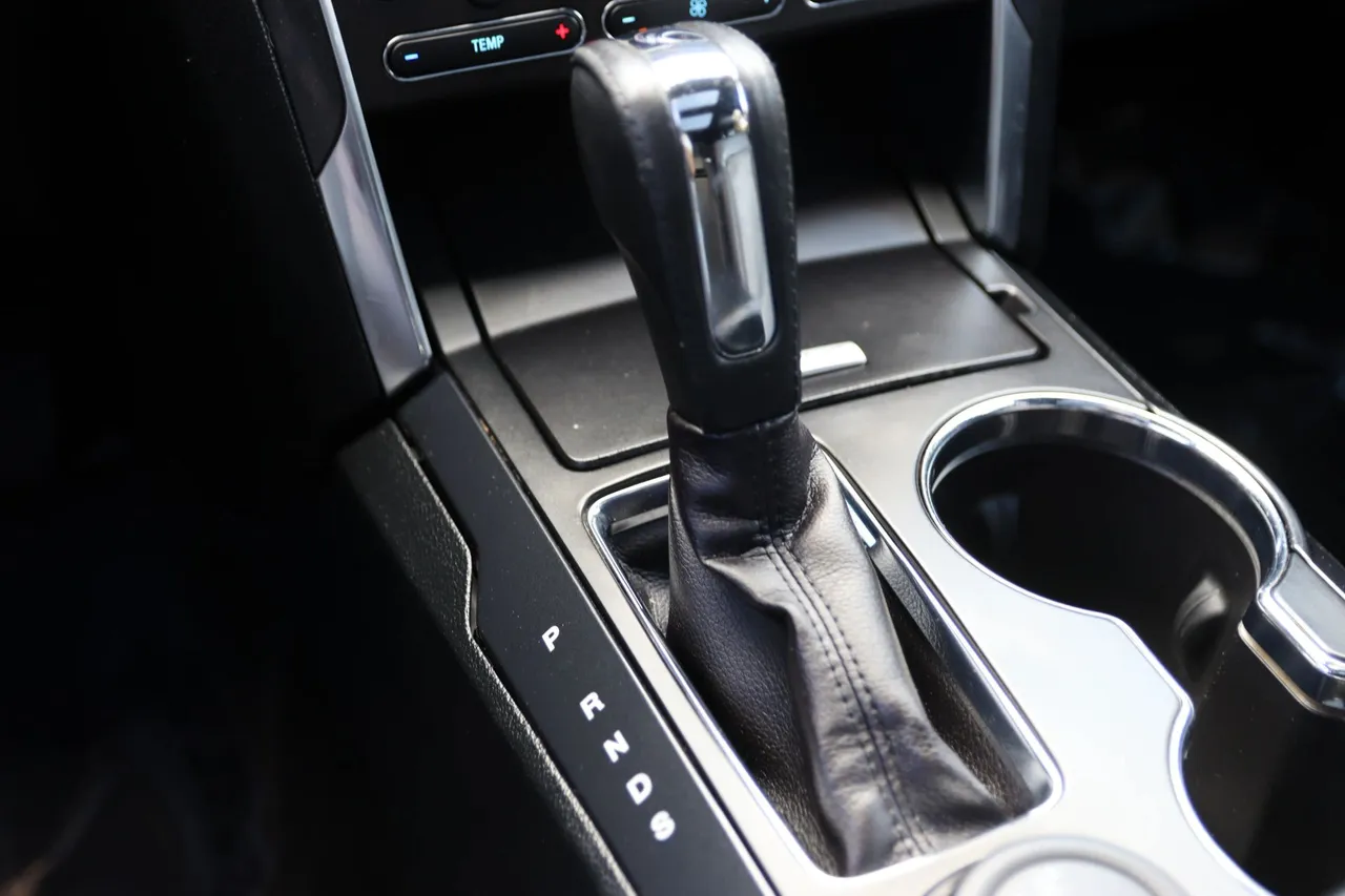 2016 Ford Explorer — photo 19 of 37