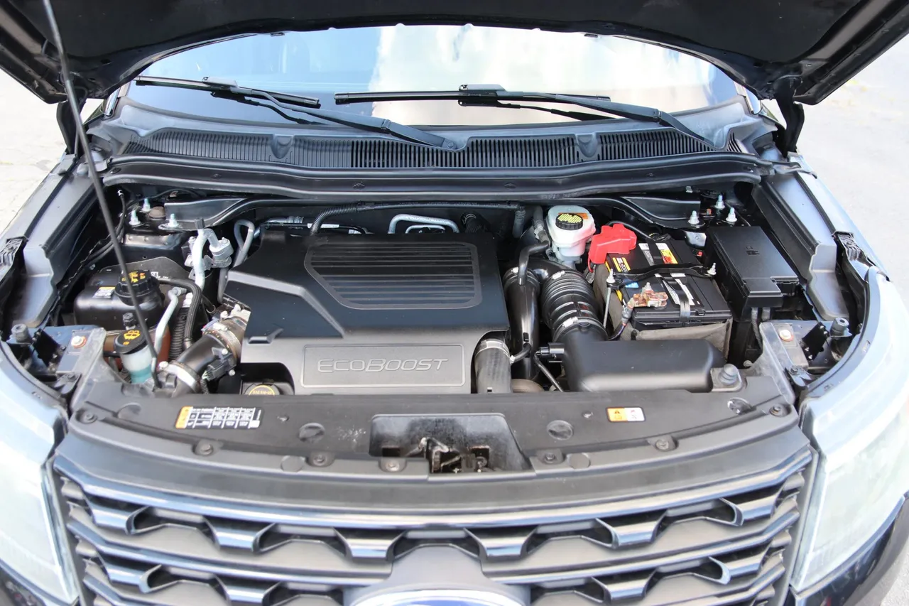 2016 Ford Explorer — photo 21 of 37