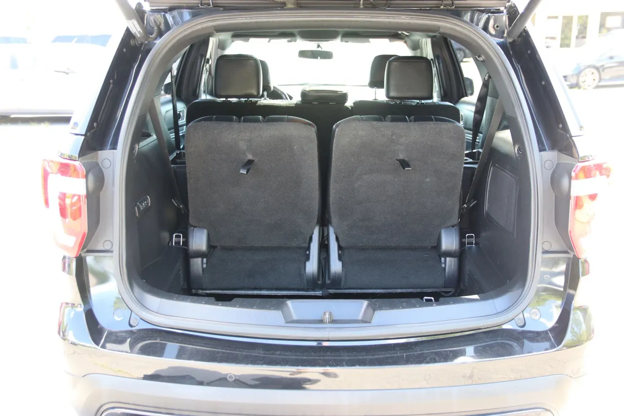 2016 Ford Explorer — photo 22 of 37