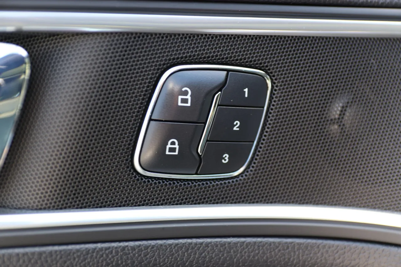 2016 Ford Explorer — photo 26 of 37