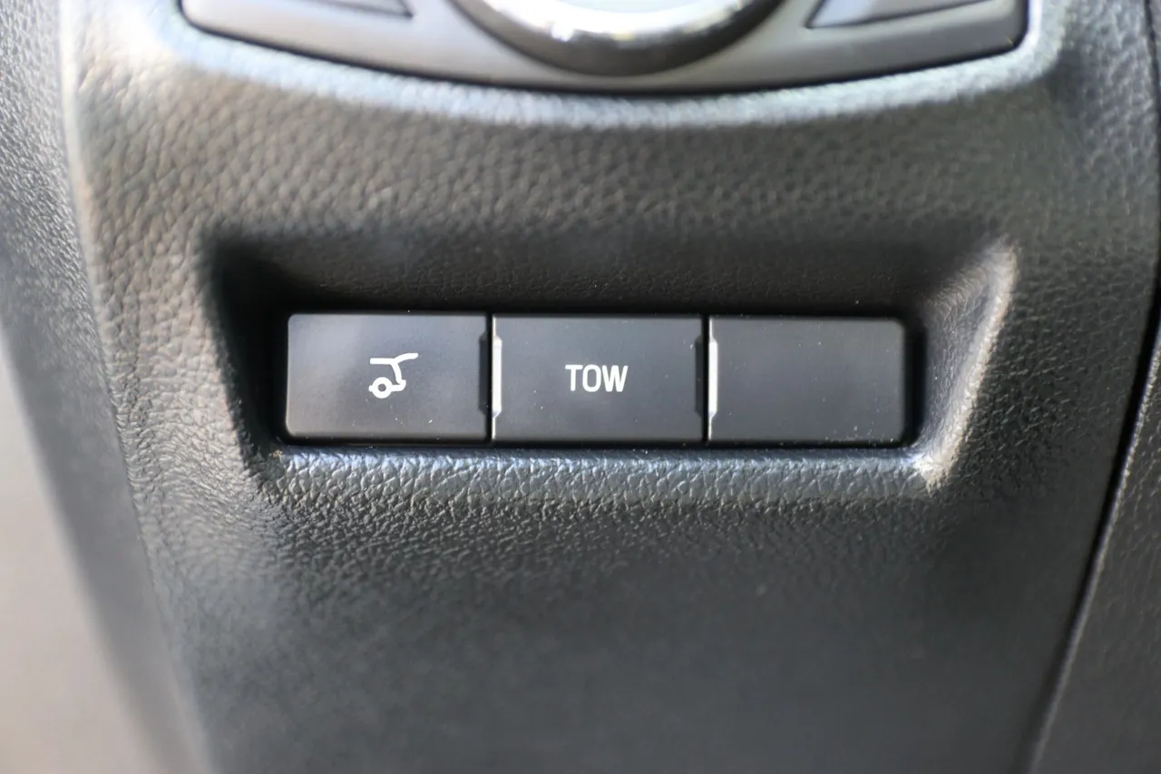 2016 Ford Explorer — photo 31 of 37