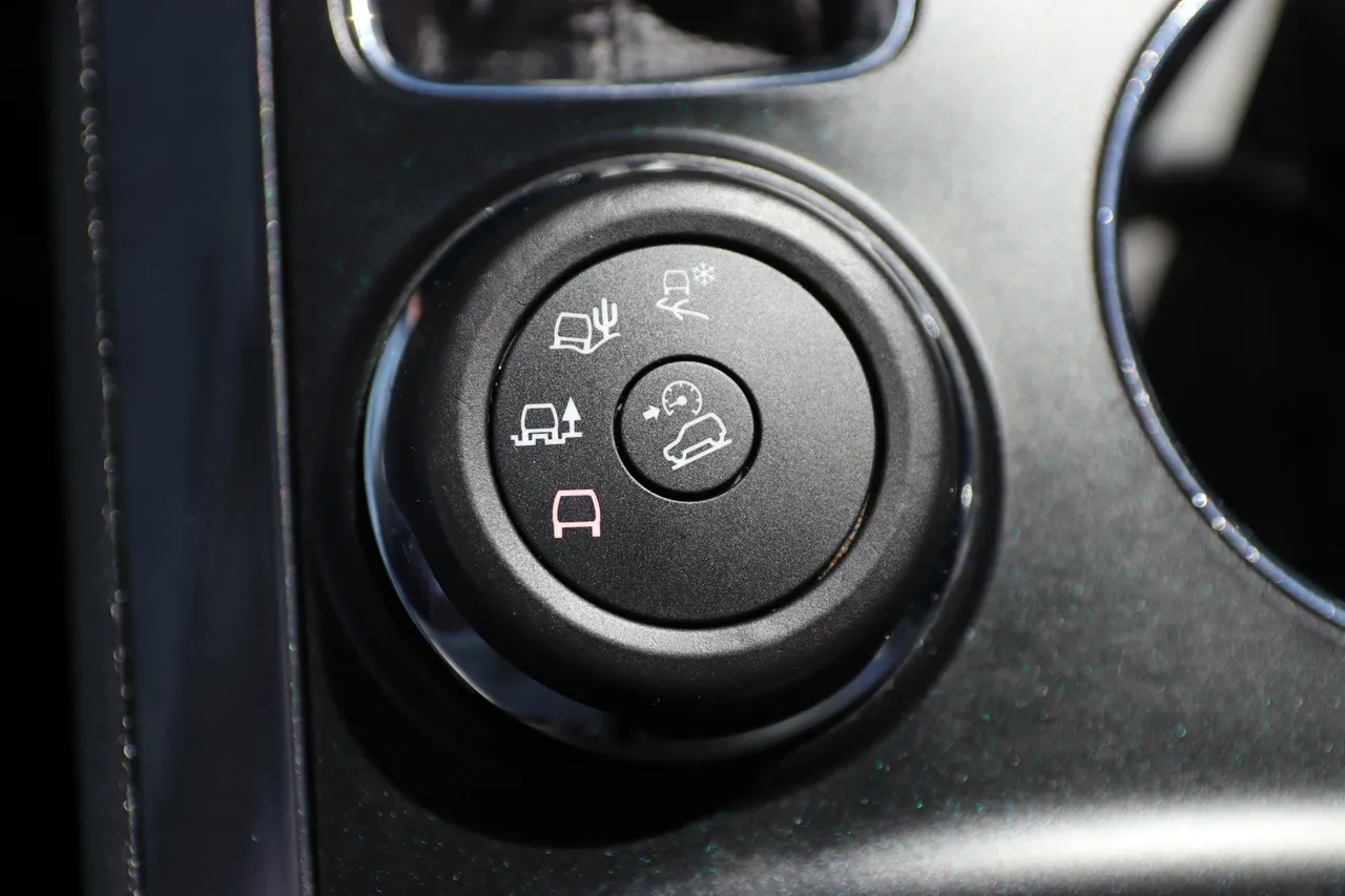 2016 Ford Explorer — photo 33 of 37