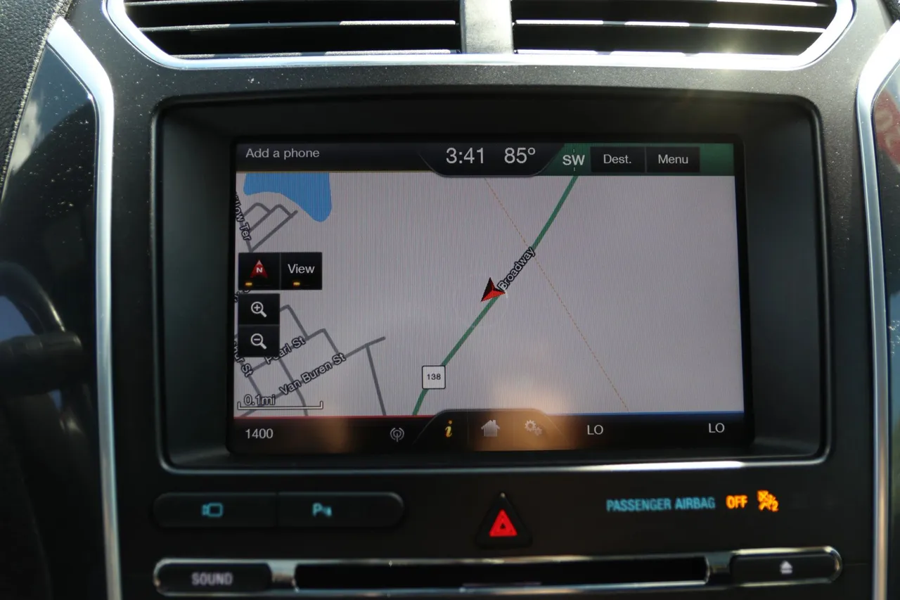 2016 Ford Explorer — photo 34 of 37