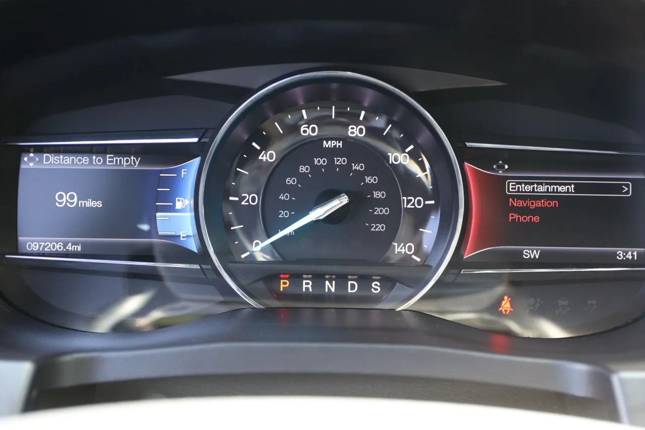 2016 Ford Explorer — photo 36 of 37