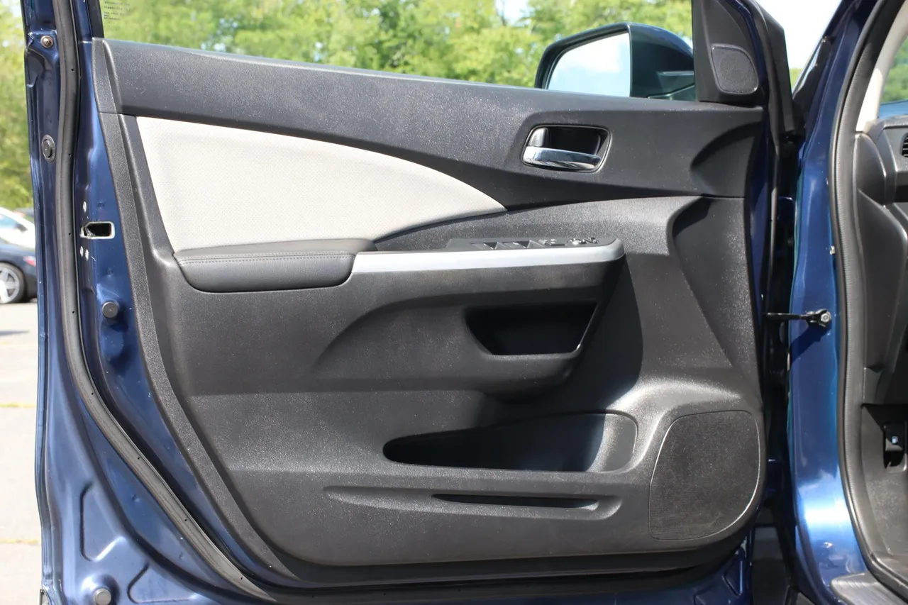 2016 Honda CR-V — photo 12 of 34