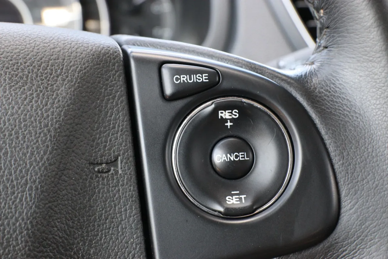 2016 Honda CR-V — photo 18 of 34