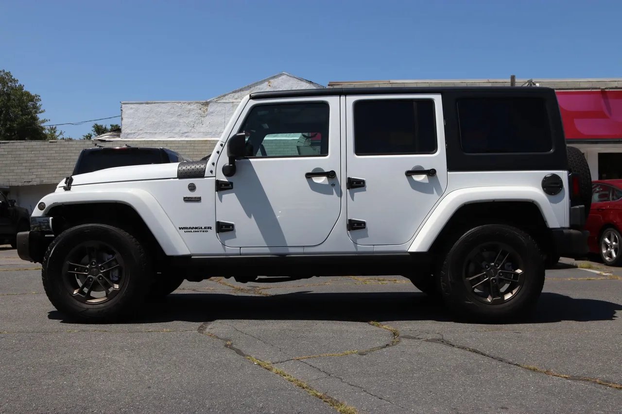 2016 Jeep Wrangler — photo 2 of 26