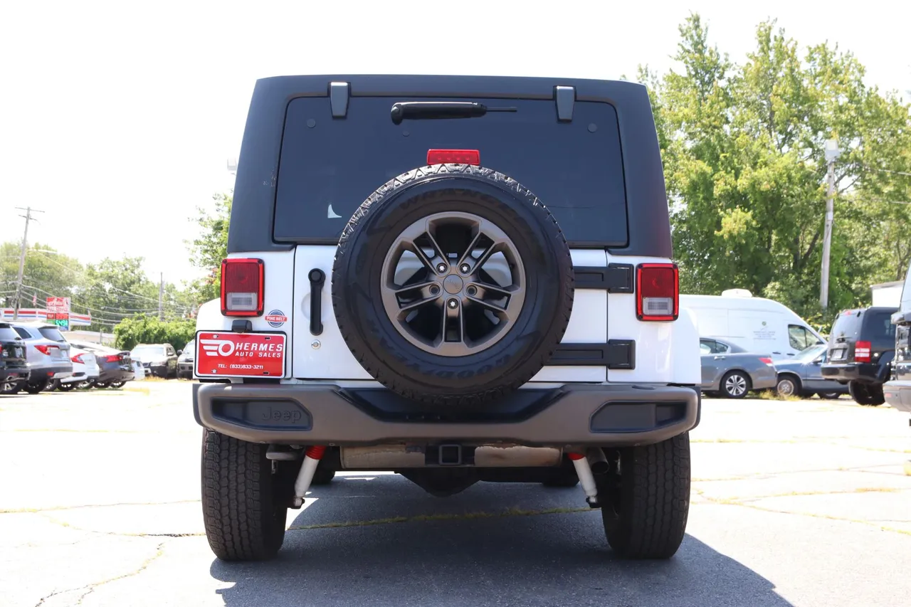 2016 Jeep Wrangler — photo 6 of 26