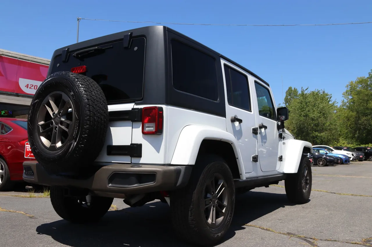 2016 Jeep Wrangler — photo 8 of 26