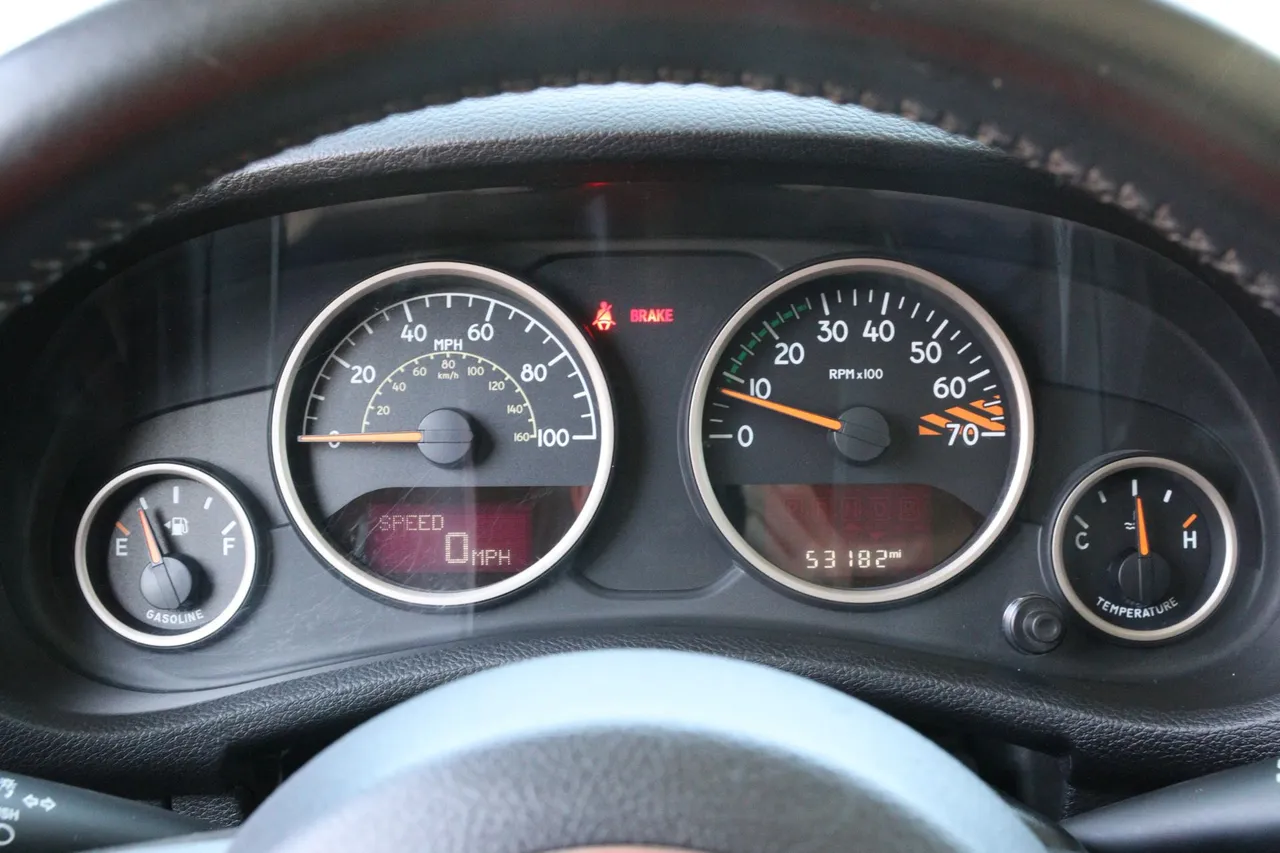 2016 Jeep Wrangler — photo 15 of 26