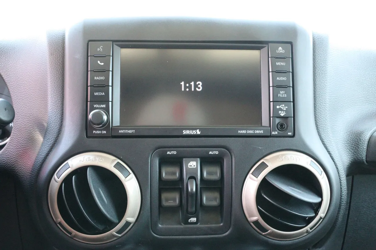 2016 Jeep Wrangler — photo 19 of 26