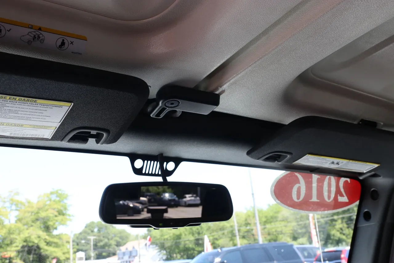 2016 Jeep Wrangler — photo 21 of 26