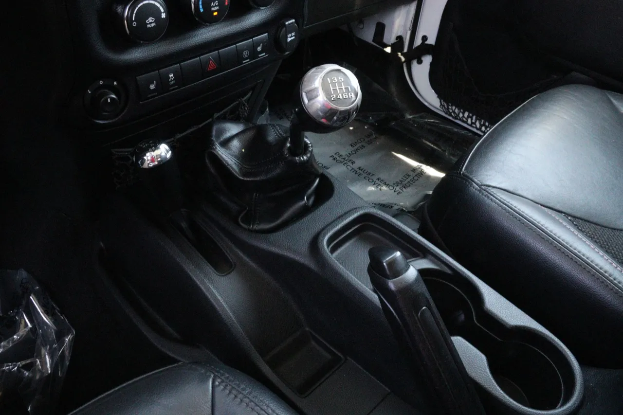 2016 Jeep Wrangler — photo 22 of 26