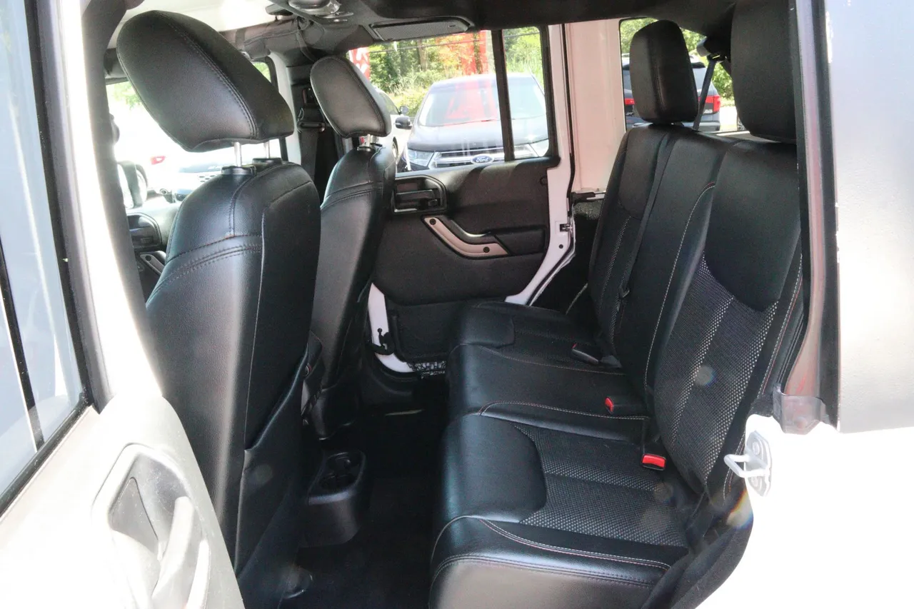 2016 Jeep Wrangler — photo 25 of 26
