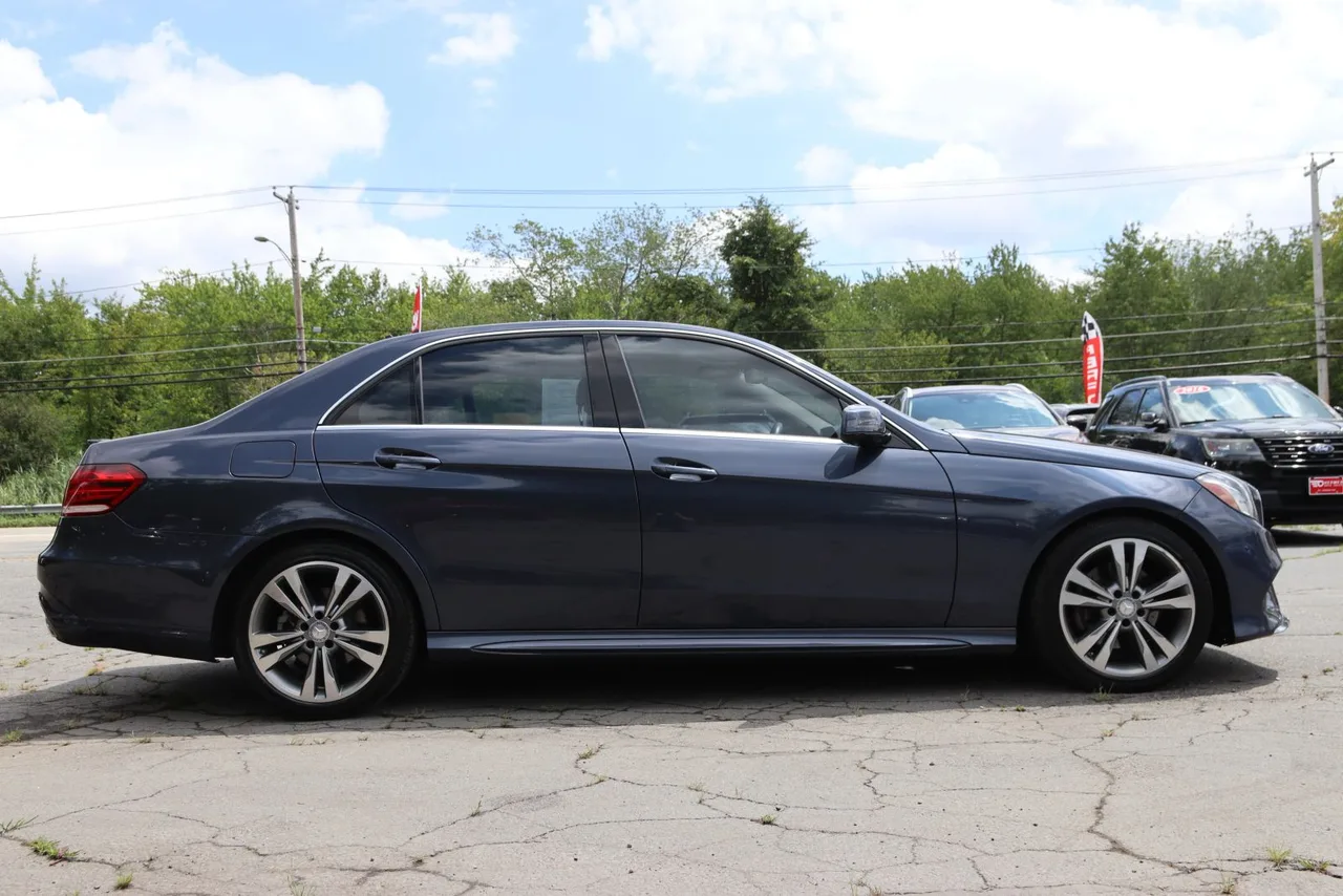 2016 Mercedes-Benz E-Class — photo 6 of 36