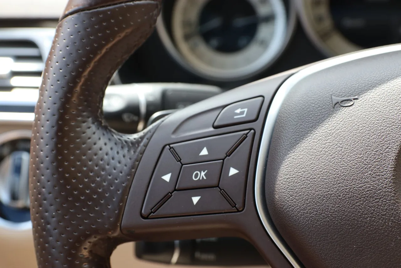 2016 Mercedes-Benz E-Class — photo 19 of 36
