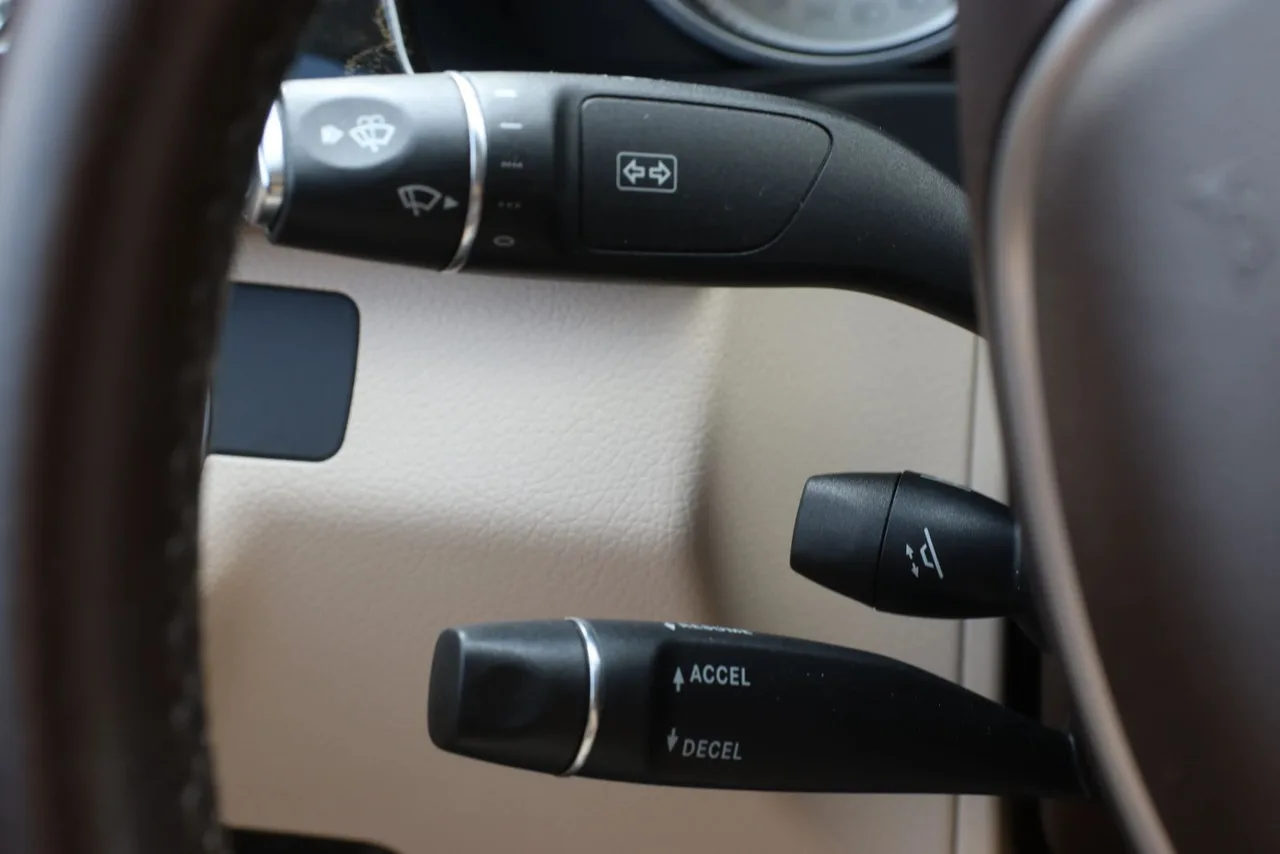 2016 Mercedes-Benz E-Class — photo 21 of 36