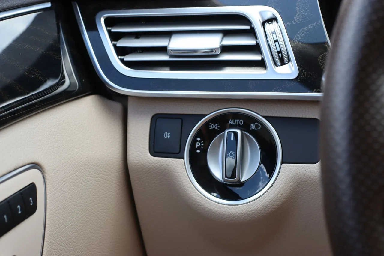 2016 Mercedes-Benz E-Class — photo 23 of 36